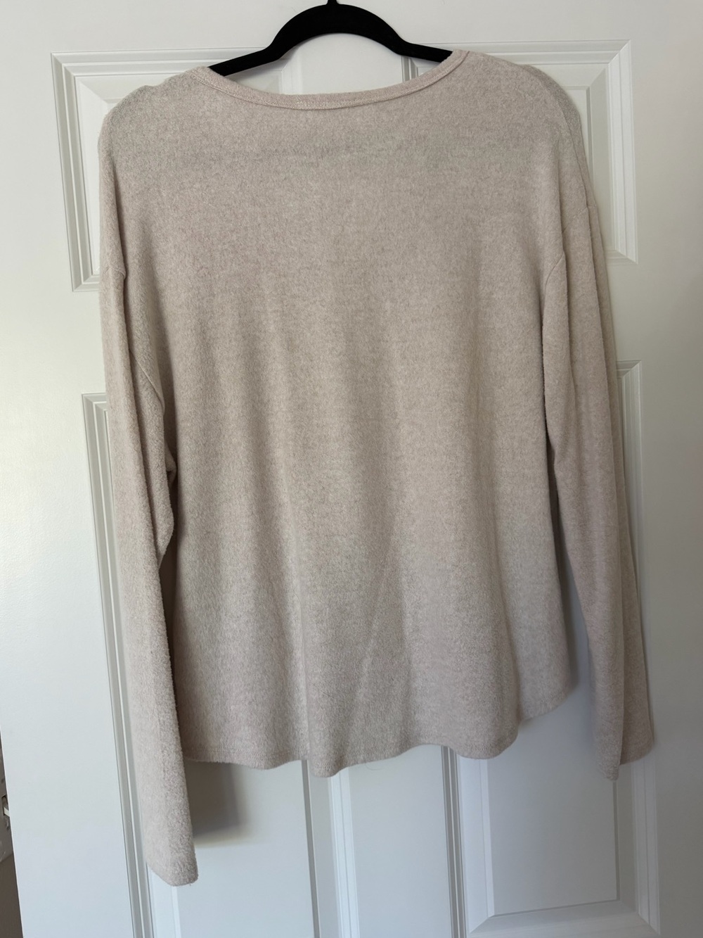 NWOT* For The Republic Cream V-Neck Long-Sleeve Top- Size Medium - Picture 2 of 5